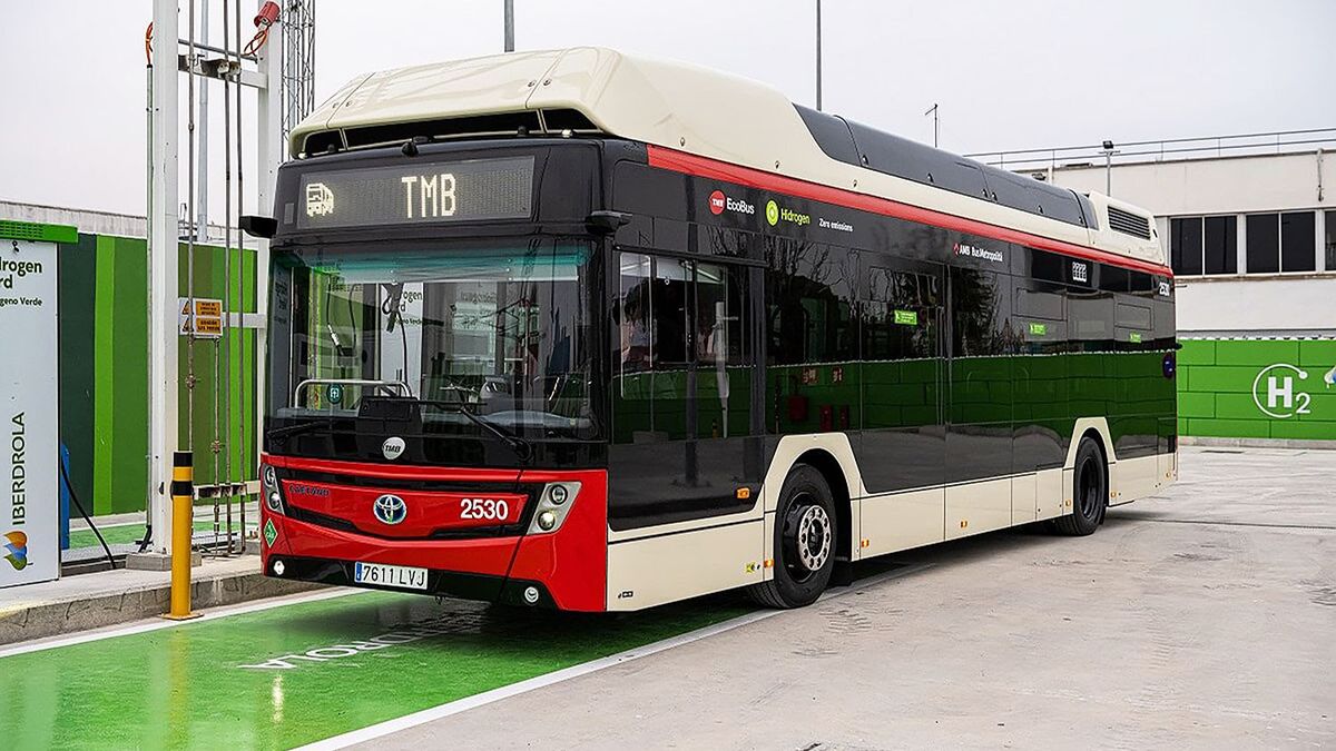 TMB pone en servicio, por primera vez en España, un bus de hidrógeno en una red de transporte público
