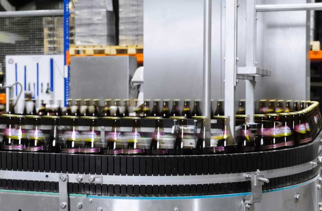 La empresa de cerveza artesanal Schneider Weisse automatiza los procesos de embalaje con Profipack y robots Motoman