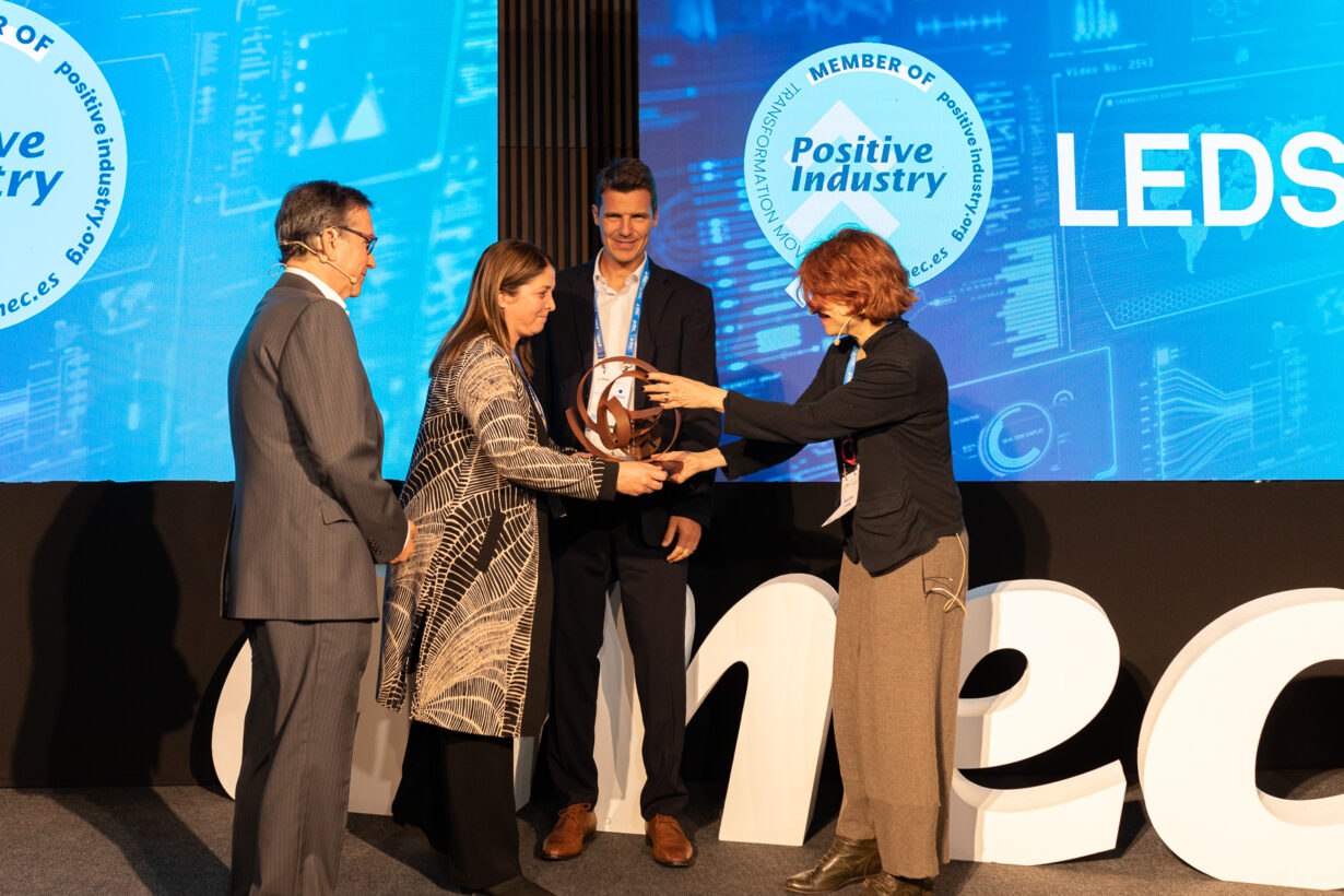 LedsC4 recibe el reconocimiento como empresa Positive Industry del Año