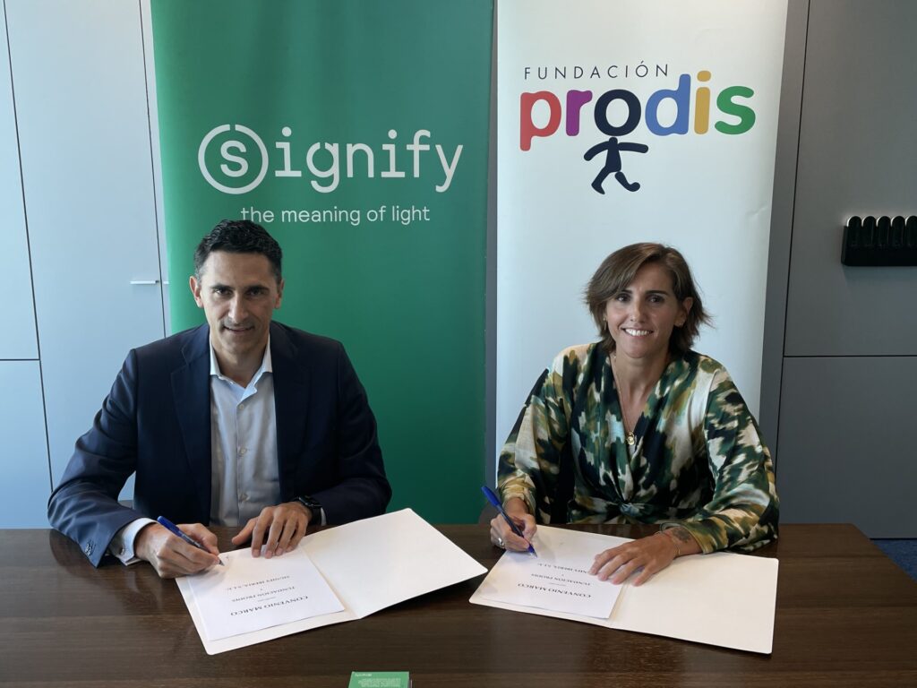 La Fundación Prodis y Signify firman un acuerdo de colaboración para promover la inclusión laboral de las personas con discapacidad intelectual