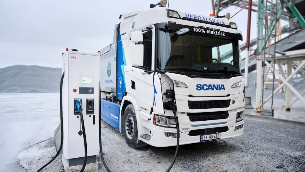 ABB E-mobility colabora con Scania a nivel mundial con soluciones de carga de vehículos eléctricos