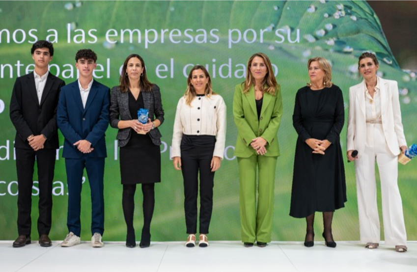 Schneider Electric, galardonada por Grupo Piñero en FITUR 2024 por su compromiso con la sostenibilidad ambiental