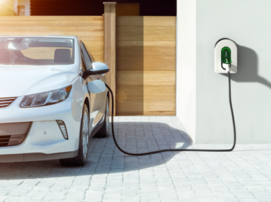 Schneider Electric lanza Schneider Charge, un cargador residencial para vehículos eléctricos que simplifica la instalación y la gestión energética del hogar